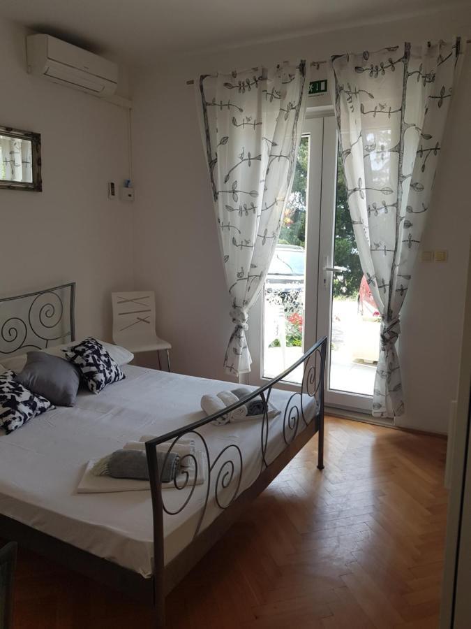 אומיס Apartments Joko מראה חיצוני תמונה