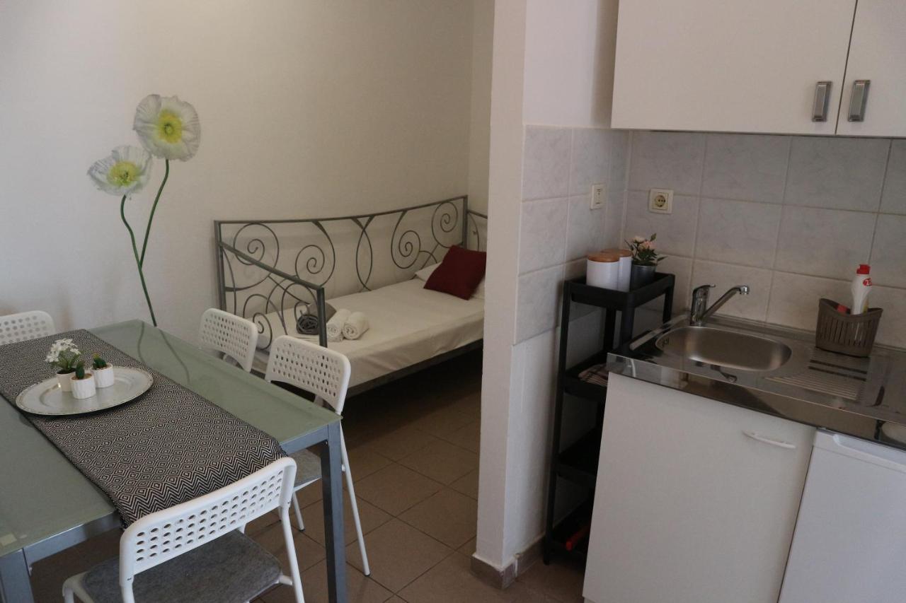 אומיס Apartments Joko מראה חיצוני תמונה